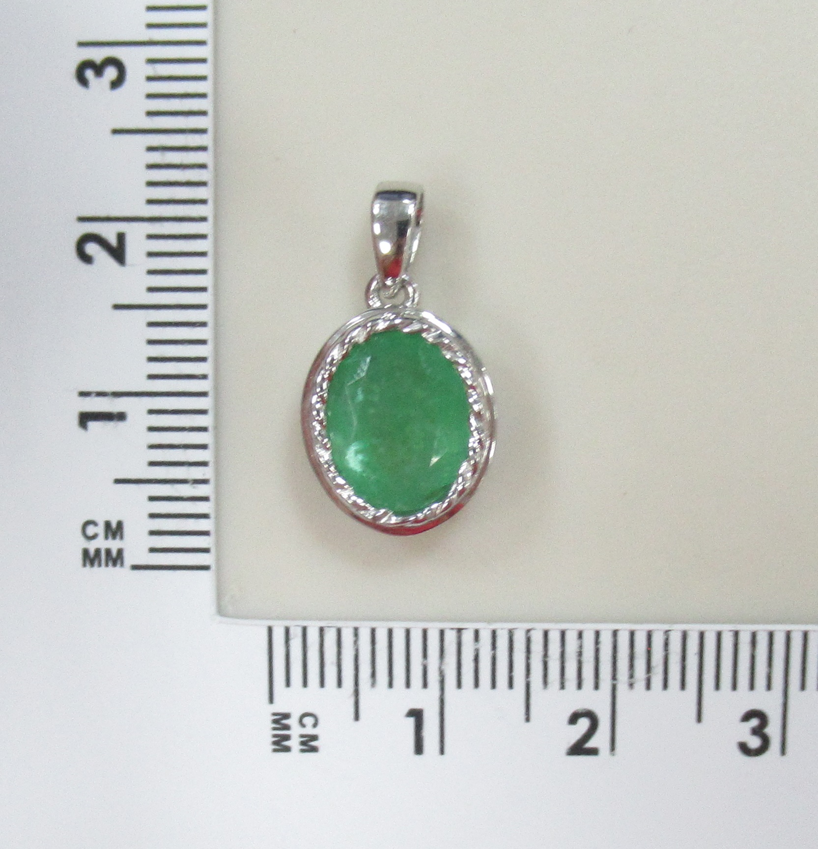 Серебряная подвеска с изумрудом